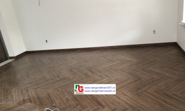 Sàn gỗ xương cá Charm Wood C04 - vân gỗ Cầm Lai cho biệt thự Phú Mỹ, Q.7